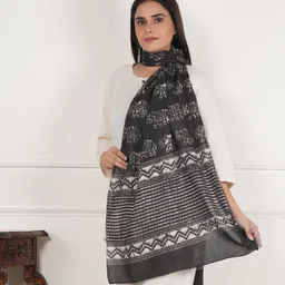 Style Shoes Women Printed Stole image 2