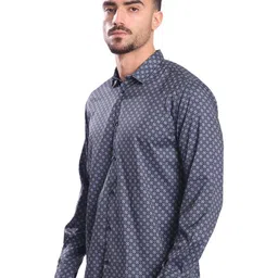 IVOC Men Slim Fit Printed Casual Shirt image 5
