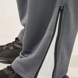 Styli Men Oversized Jogger with Contrast Panel and Zipper Detail image 3
