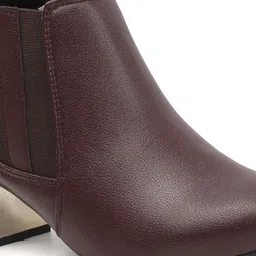 Chemistry Women Round-Toe Block-Heeled Chelsea Boots image 5