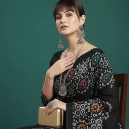 GEN Z TRENDS Batik Pure Cotton Block Print Saree image 4