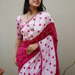 KD anshu Floral Printed Saree image 2