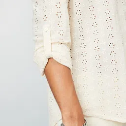 max Men Geometric Embroidered Thread Work Kurta image 5