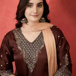 Sangria Floral Yoke Design V-Neck Sequinned Straight Kurta With Trousers & Dupatta image 5