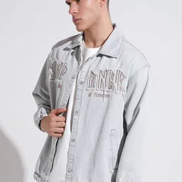 SHOWOFFFF Men Spread Collar Typography Printed Lightweight Denim Jacket image 4