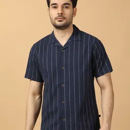 Hence Men Relaxed Cuban Collar Striped Shirt-image-51