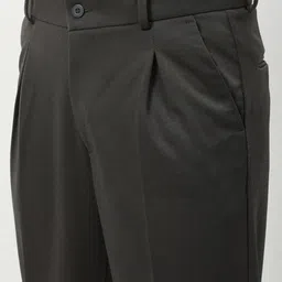 SHOWOFFFF Men Comfort Low-Rise Pleated Trousers image 2