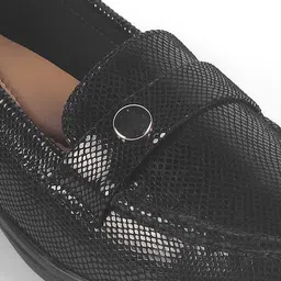 Tresmode Women Slip-On Leather Block Heel Sandals image 5