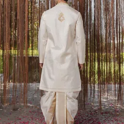 HILO DESIGN Kanjivaram Yoke Design Mandarin Collar Pure Silk Kurta & Dhoti Pants image 4