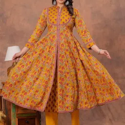 MARIONETTEFASHION Floral Printed Mandarin Collar Pure Cotton Kurta With Trousers & Dupatta image 4