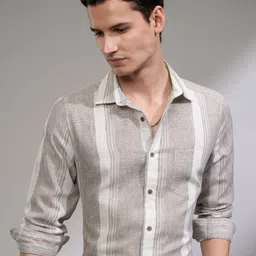 HIGHLANDER Men Slim Fit Opaque Checked Casual Shirt-picture-18