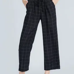 Style Shoes Women Checked Mid-Rise Lounge Pants-image-68