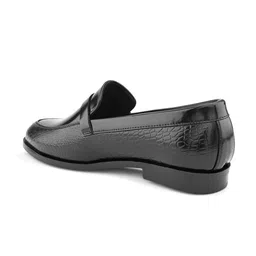 INVICTUS Men Textured Formal Slip On Loafers image 3
