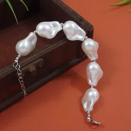 V FASHION JEWELLERY Women Pearls Silver-Plated Link Bracelet image 3