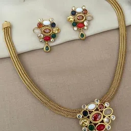 Anouk Gold-Plated Kundan-Studded And Beaded Jewellery Set image 4
