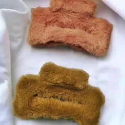 Glitzzy Women Set of 4 Fur Claw Clip image 2