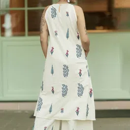 GoSriKi Floral Printed Round Neck A-Line Kurta With Palazzos image 3