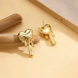 Designs & You Women Heart Shaped Studs Earrings image 3