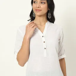 besolid Women Striped Thread Work Khadi Kurta image 2