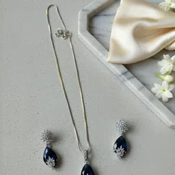 arjun navratn Silver-Plated Artificial Stones Studded Pendant And Earrings-picture-18