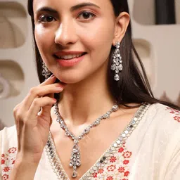 EIT Collection White Alloy Necklace image 1