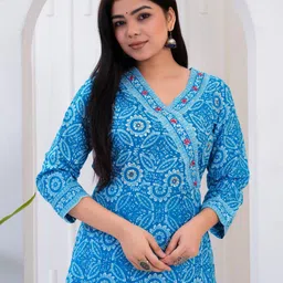 SAK JAIPUR Floral Printed Thread Work V-Neck Anarkali Kurta image 2