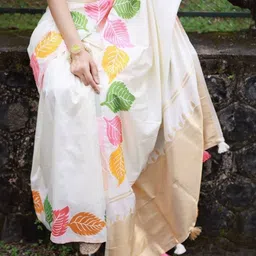 VelvetHue Floral Silk Blend Handloom Banarasi Saree image 4