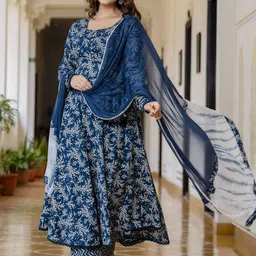 EthniFlair Women Floral Printed Empire Aari Work Pure Cotton Kurta with Pyjamas & With Dupatta image 5