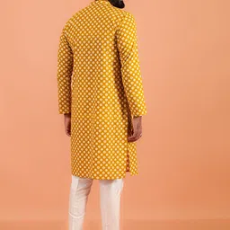 KISAH Men Ethnic Motifs Printed Regular Kurta with Trousers image 5