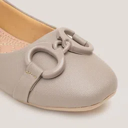 Liscott Women Open Toe Flats with Buckles image 2