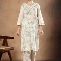 STYLEBAAZI Women Ethnic Motifs Printed Regular Pure Cotton Kurta with Trousers-image-34