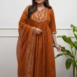 Fabinn Women Floral Embroidered Regular Kurta with Trousers & With Dupatta image 3