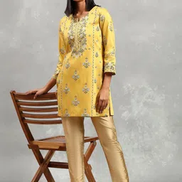 Rangriti Floral Printed Three-Quarter Sleeves Straight Kurti-image-39