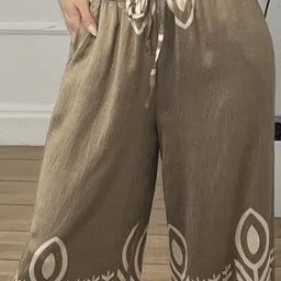 Outzidr Printed Wide Leg Fit Parallel Trousers image 2