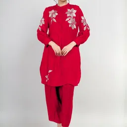 Dora Dori Embroidered Mandarin Collar Chanderi Silk Straight Kurta With Trousers image 5