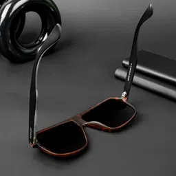 Voyage Unisex Wayfarer Sunglasses with Polarised and UV Protected Lens 3386PMG4827 image 5