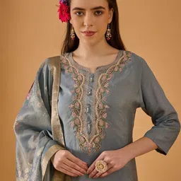 dhartii Women Floral Embroidered Kurta with Trousers & Dupatta image 4