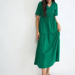 FEMMELLA Women Solid V-Neck Flared Wrap Around Midi Dress image 5