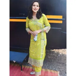 OASIS MART Women Ethnic Motifs Embroidered Angrakha Sequinned Kurta with Trousers-picture-23