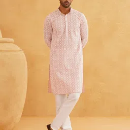 SOJANYA Men Embroidered Kurta image 2