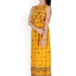 Neelokurti Floral Printed Thread Work Kurta image 2