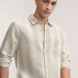 HIGHLANDER Men Chinelle Yarn Textured Checked Slim FIt Casual shirt-image-7