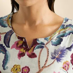 BAESD Women Floral Printed Sequinned Kaftan Kurta image 2