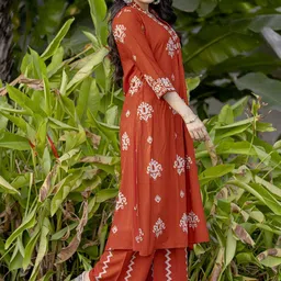 MITTOO Women Ethnic Motifs Printed Regular Kurti with Palazzos image 3