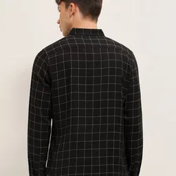 THE BEAR HOUSE Men Slim Fit Checked Button-Down Collar Casual Shirt image 5