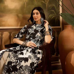 Vastramyaa Women Floral Printed Daily Cotton A-Line Kurta image 3