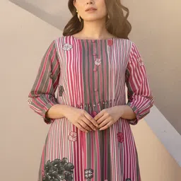 Indo Era Women Floral Printed Regular Pure Cotton Kurta with Trousers image 2