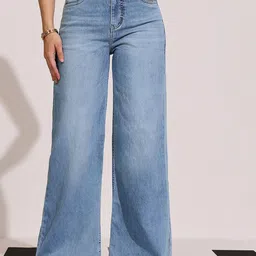 DOLCE CRUDO Women Wide Leg High-Rise Light Fade Stretchable Jeans-picture-22