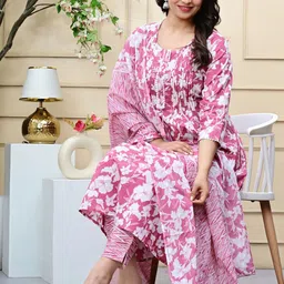 k d fab Women Floral Printed Cotton Kurta with Trousers & Dupatta image 5