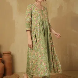 GLAM ROOTS Women Floral Printed Empire Kurta with Palazzos & With Dupatta image 2